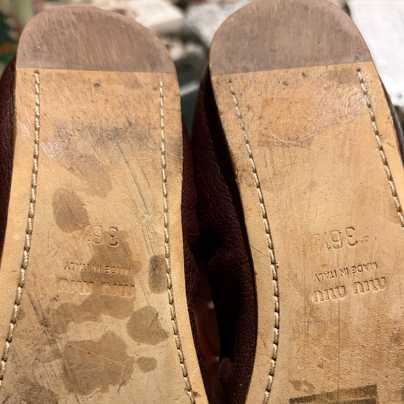 Miu Miu Brown Flats with Gold and Red Embellishments - Picture 4 of 5